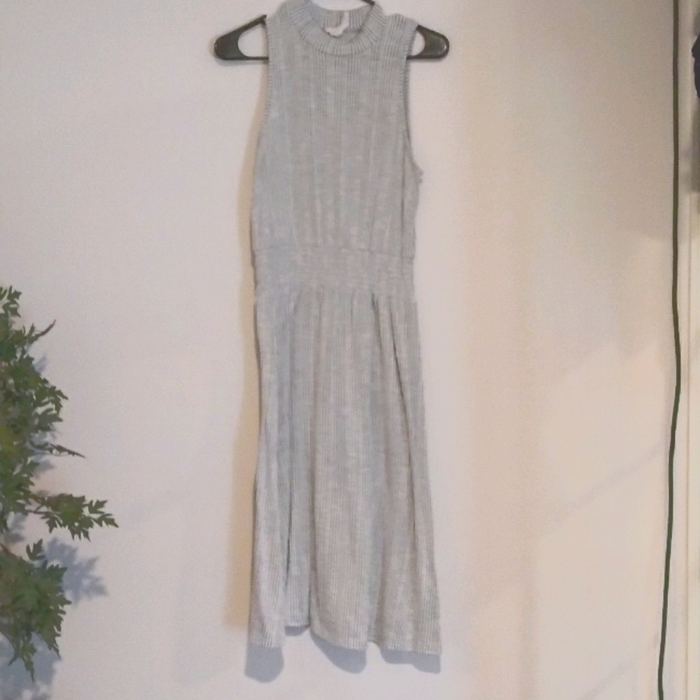 Mock neck Sleeveless dress